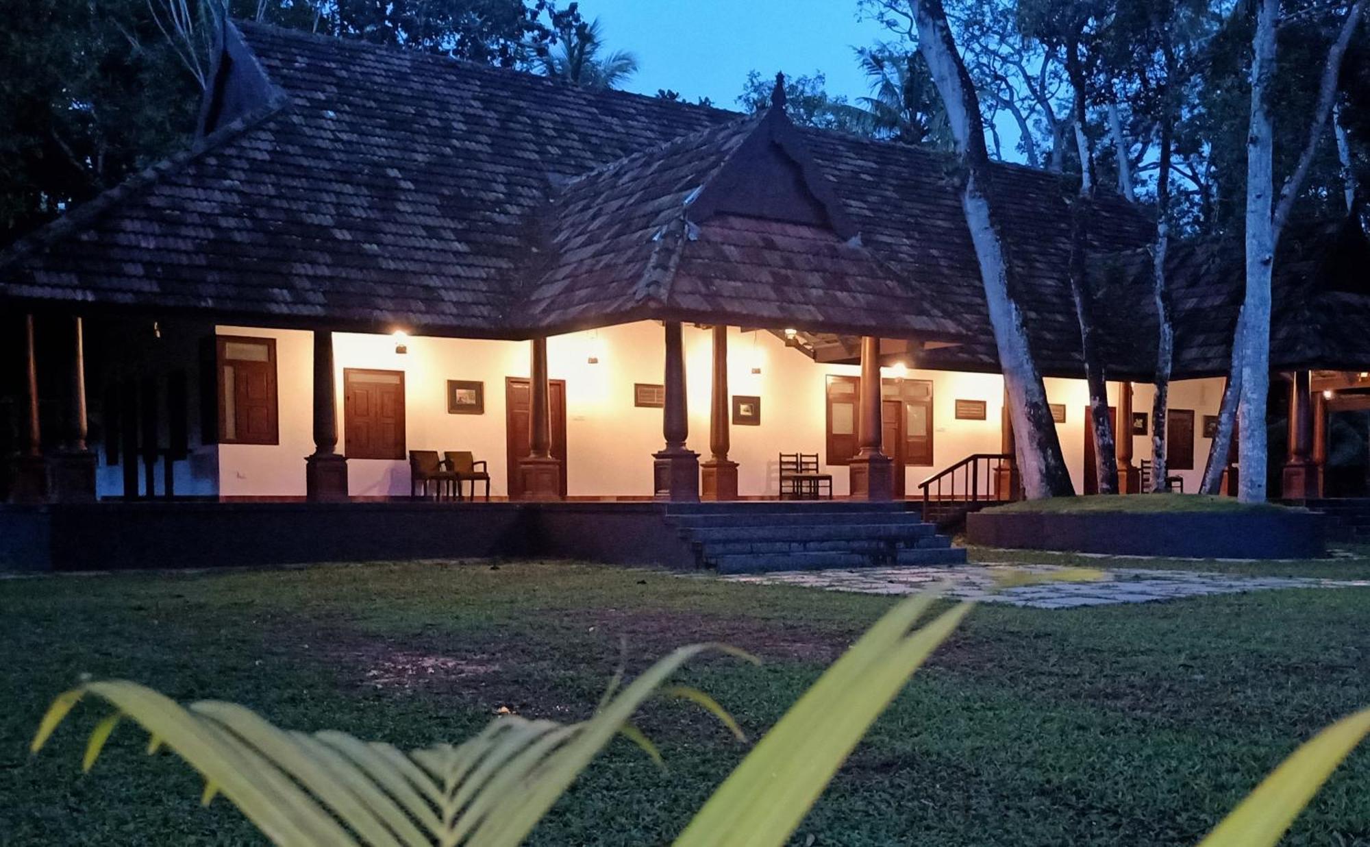 Marari Beach Palace Mararikulam Exterior photo